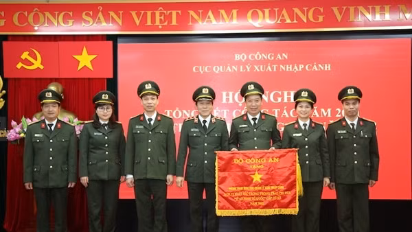 Immigration Department celebrates 70th founding anniversary of the immigration force ảnh 4