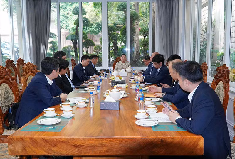 Deputy Minister Nguyen Van Long pays courtesy call on Cambodian Deputy Prime Minister -0