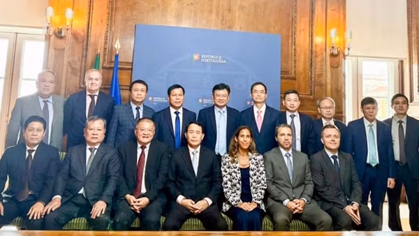 Vietnam wants to further deepen multifaceted ties with Portugal: PM ảnh 3
