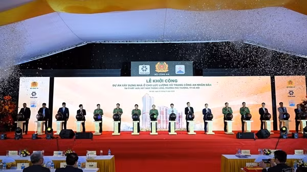 Deputy Minister Nguyen Van Long commends Nghe An Provincial Police Department for dismantling military weapons trafficking network ảnh 3
