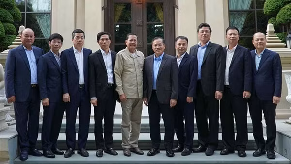 Deputy Minister Nguyen Van Long commends Nghe An Provincial Police Department for dismantling military weapons trafficking network ảnh 4