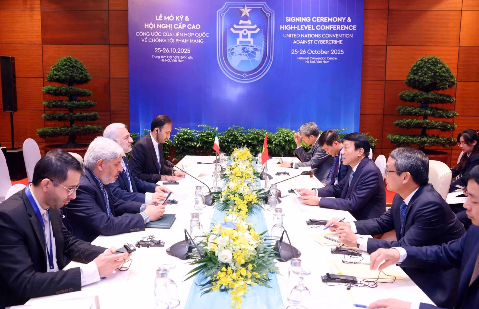 Iranian Deputy Foreign Minister pays courtesy call on Minister Luong Tam Quang -0