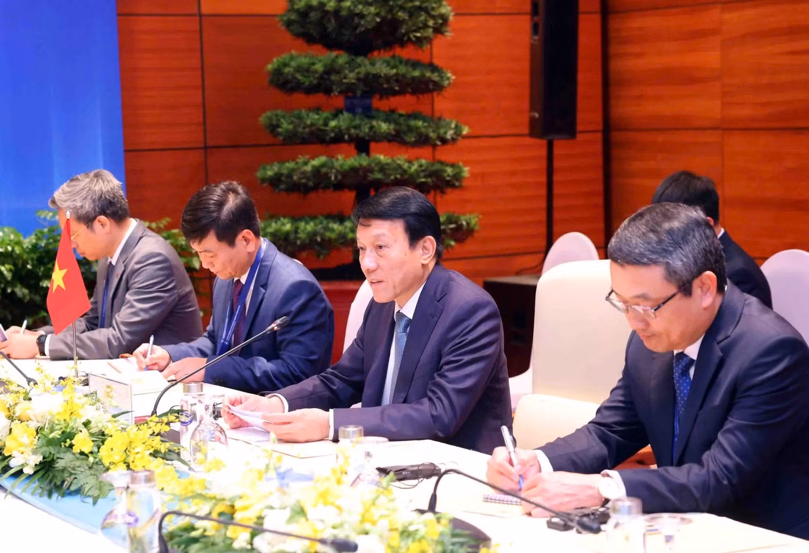 Iranian Deputy Foreign Minister pays courtesy call on Minister Luong Tam Quang -0