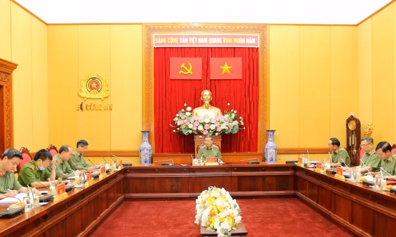 Minister To Lam: Equipment and working facilities for communal police force should be improved -0