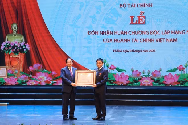 Party General Secretary lauds finance sector’s contributions to national economy -0