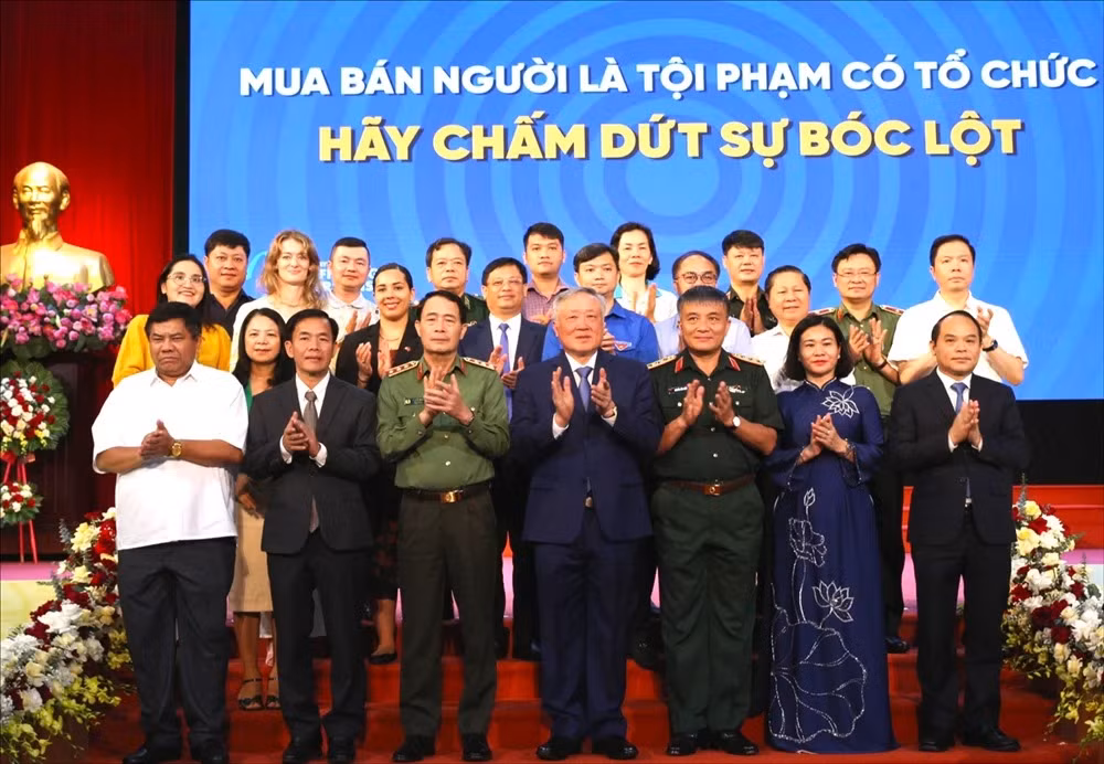 Entire society requested to join hands in combating human trafficking -0