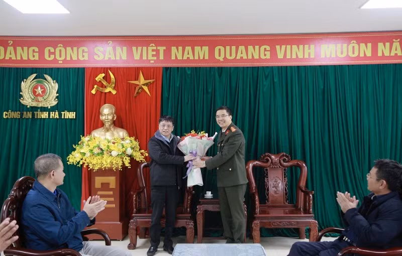 Public Security Newspaper delegation visits Ha Tinh Provincial Police Department -0