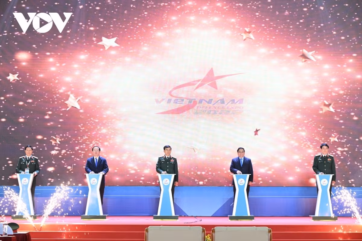 PM attends inauguration of Vietnam International Defence Expo 2022 -0