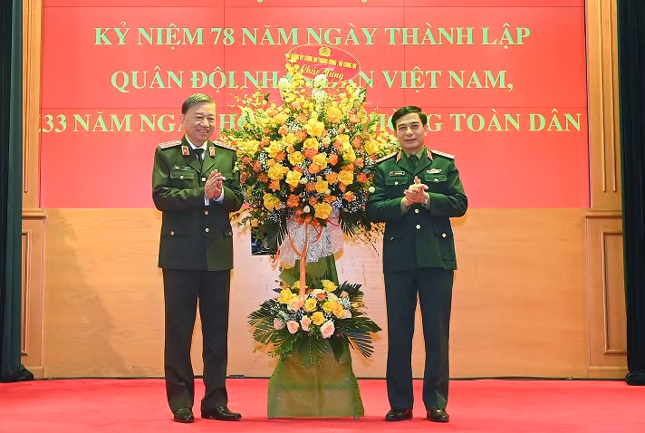 Leaders of Ministry of Public Security and the Ministry of National Defense celebrate the 78th founding anniversary of Vietnam People's Army - 1