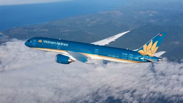 Vietnam marks first regular flight from Beijing after three years ảnh 2