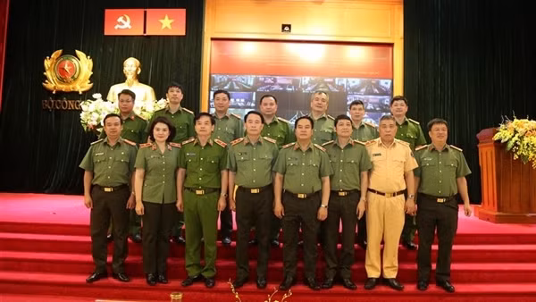 Party, State, Government always accompany education sector: PM ảnh 3