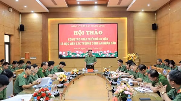 Vietnamese students win medals at IBO 2023 ảnh 2