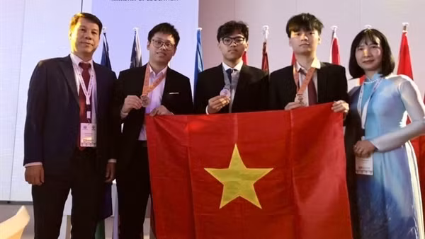 Vietnamese students bag medal at Microsoft office specialist world championship ảnh 2