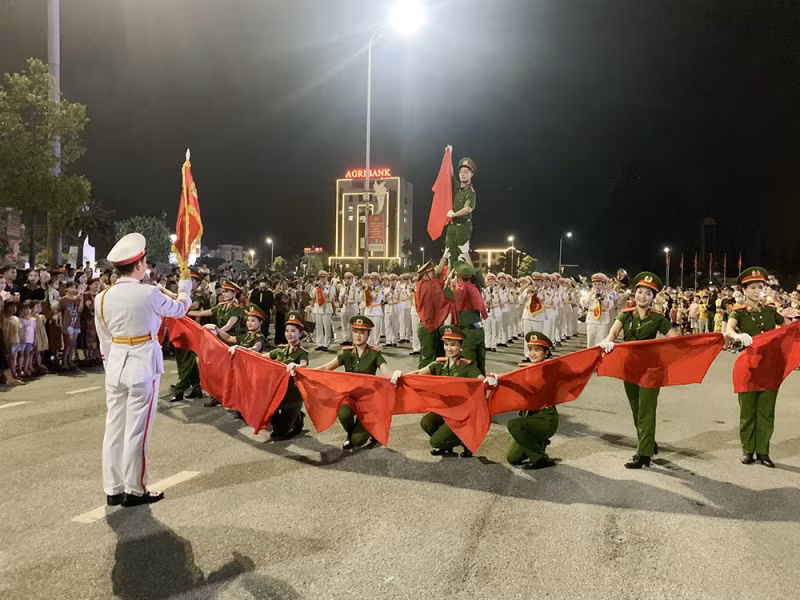 Public Security Ceremonial Music Troupe performed in Hung Yen province -2