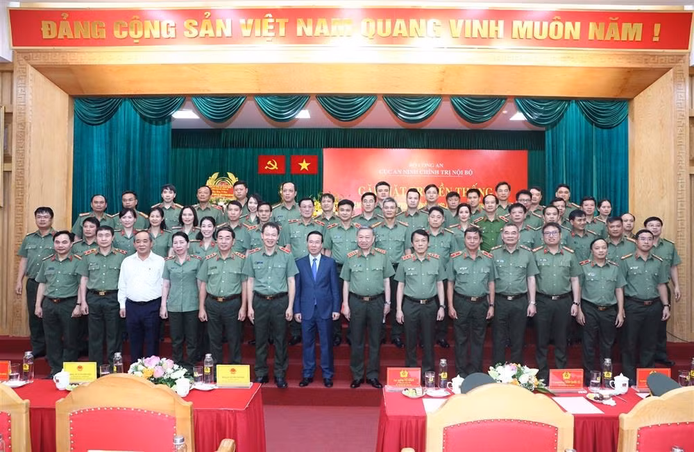 State President visits Department of Internal Political Security -0