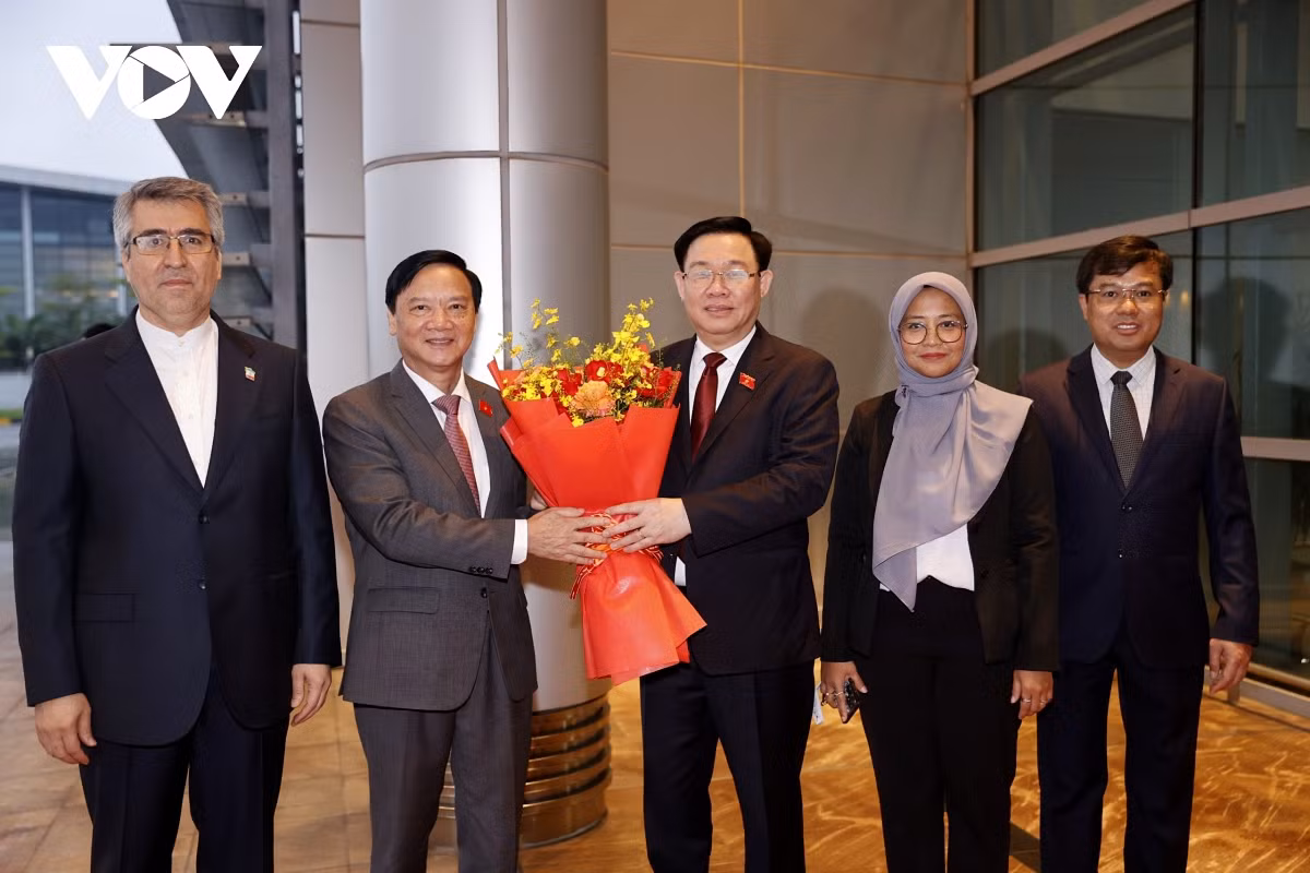 Top legislator begins Indonesia visit, attends AIPA-44 -0
