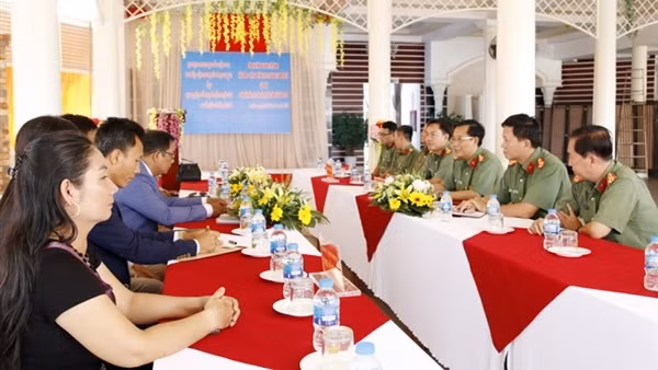 Vietnamese counter-narcotics police hold training course for Cambodian law enforcement forces ảnh 2