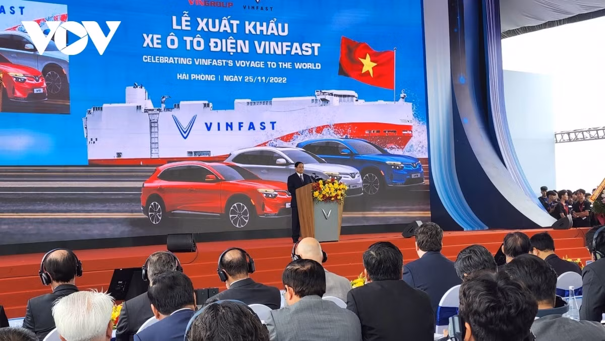 PM attends ceremony to export first batch of VinFast EVs abroad -0