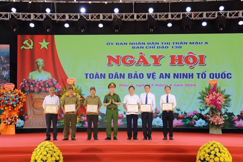 Deputy Minister Nguyen Ngoc Lam attends “All people protecting national security” Festival in Yen Bai -0