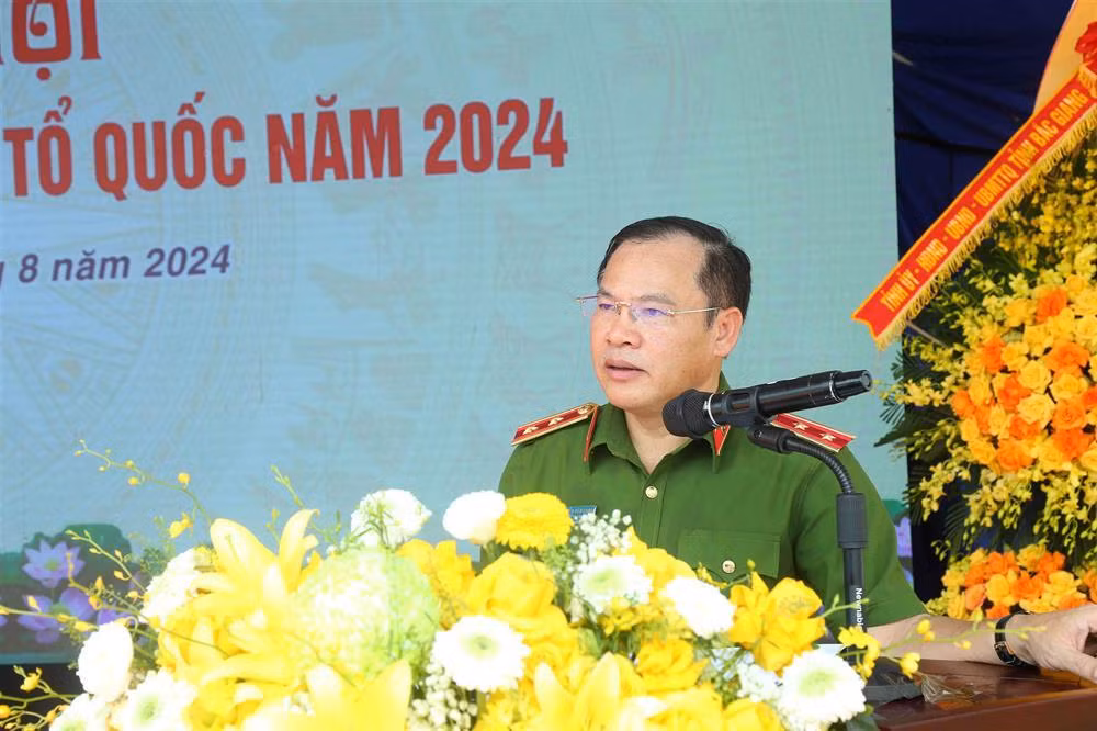 Deputy Minister Nguyen Van Long attends “All people protecting national security” Festival in Bac Giang -0
