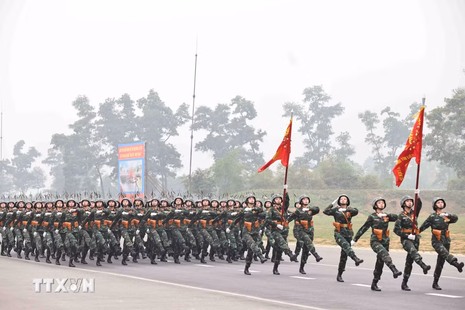 To perfect their marching formations, these dedicated female soldiers have spent nearly three months on the training grounds, fine-tuning every step, arm movement, and head turn to achieve flawless synchronization.