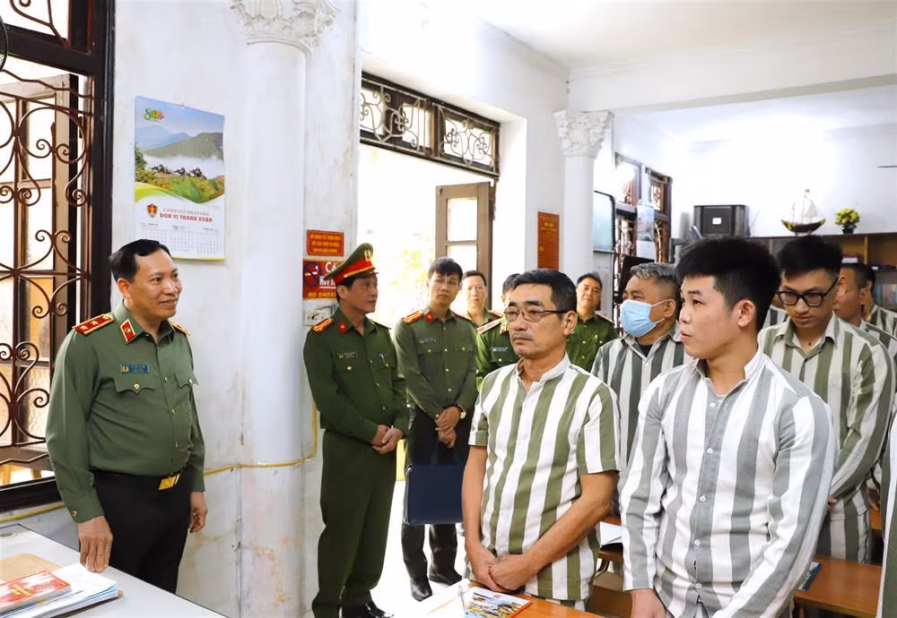  Deputy Minister Le Van Tuyen reviews amnesty work in Hanoi -0