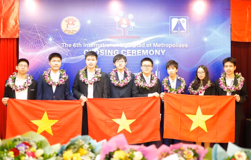 Vietnamese delegation wins gold medal at International Olympiad of Metropolises -0