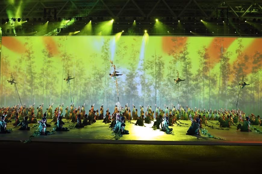 vna_potal_chuong_trinh_nghe_thuat_tai_le_khai_mac_sea_games_31__thong_diep_doan_ket_va_huu_nghi_6103576.jpg -13