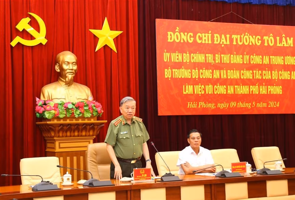 Minister To Lam works with Hai Phong Municipal Police Department -0