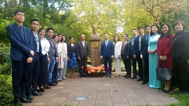 President Ho Chi Minh’s birthday celebrated abroad -0