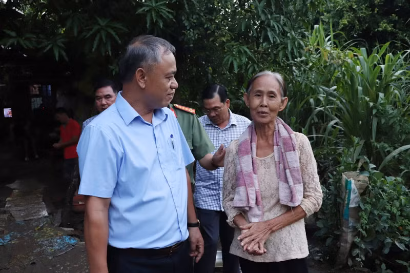 Local police step up progress of building houses for needy Khmer people in Soc Trang -0