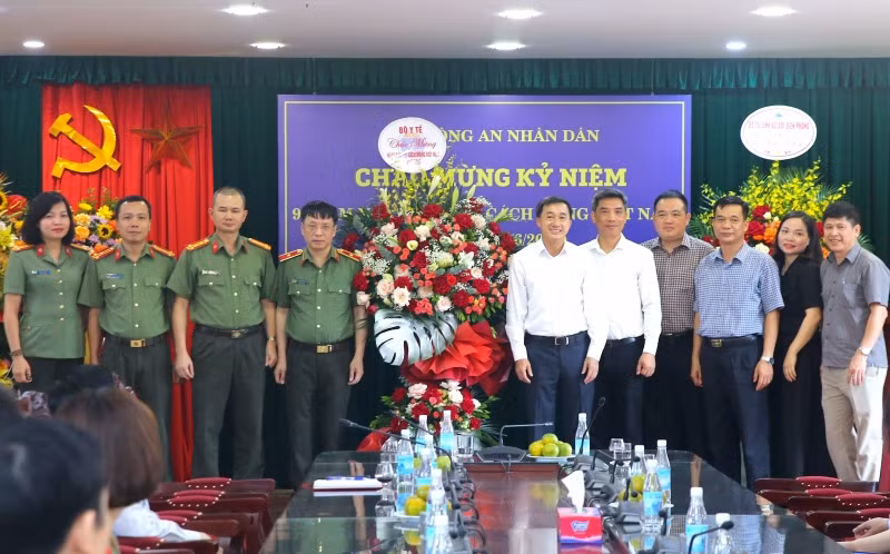 CAND Newspaper receives congratulations on Revolutionary Press Day -0