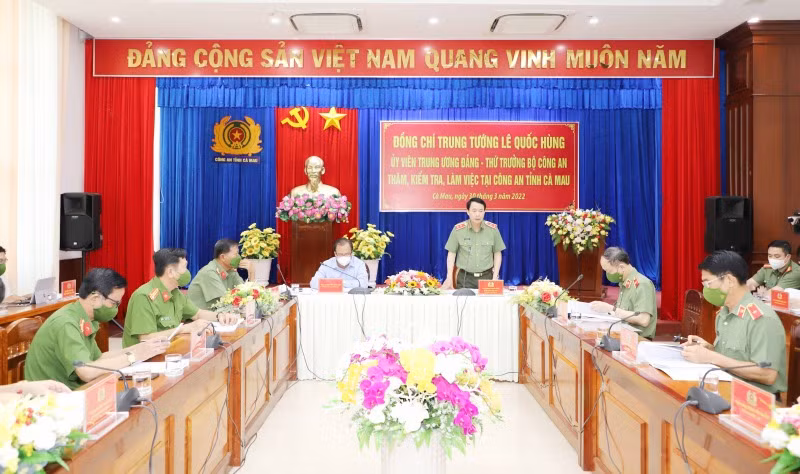 Deputy Minister Le Quoc Hung works with Ca Mau Provincial Police Department -0