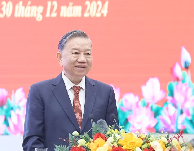 Party chief receives prominent intellectuals, scientists nationwide -0