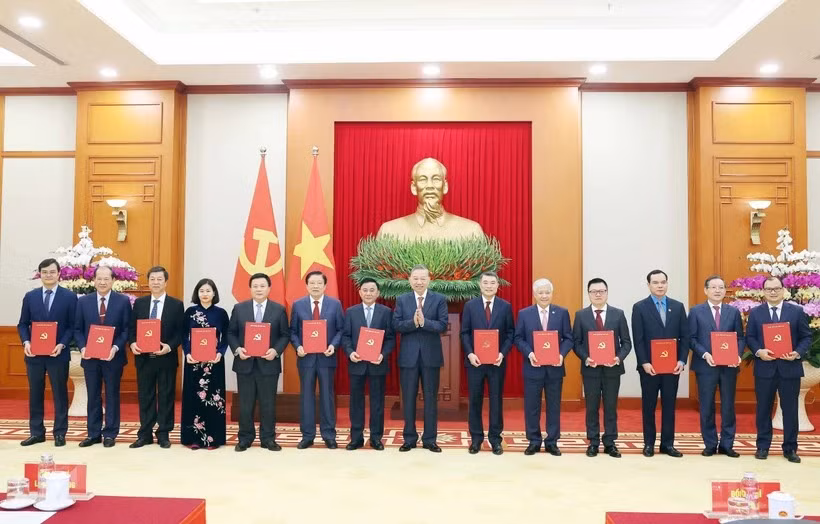 Politburo announces major restructuring of 13 Party organisations -0