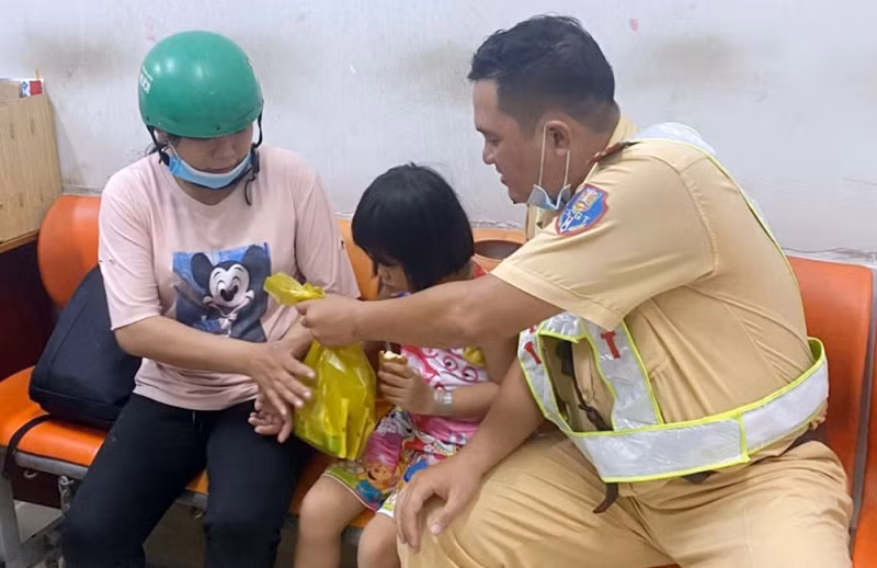 [[TET] Traffic police strives to ensure safety in Ho Chi Minh City -0