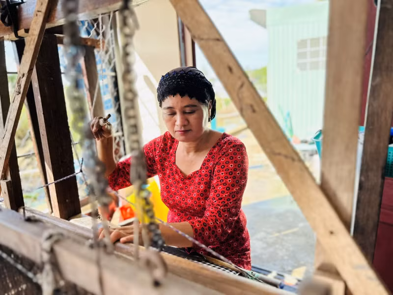 Exploring the Cham brocade weaving village of Chau Phong in An Giang -3