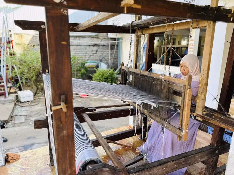 Exploring the Cham brocade weaving village of Chau Phong in An Giang -0