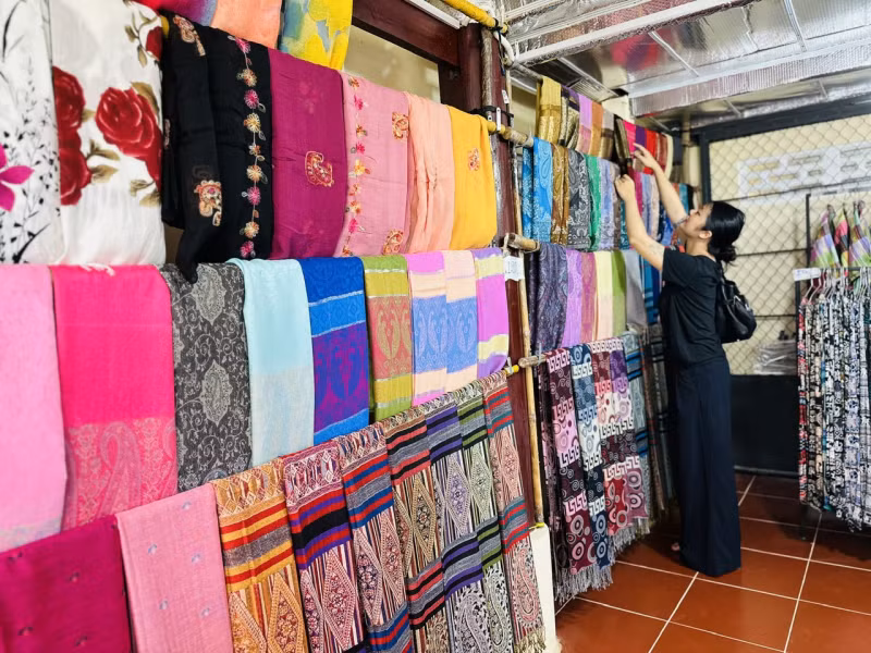 Exploring the Cham brocade weaving village of Chau Phong in An Giang -4