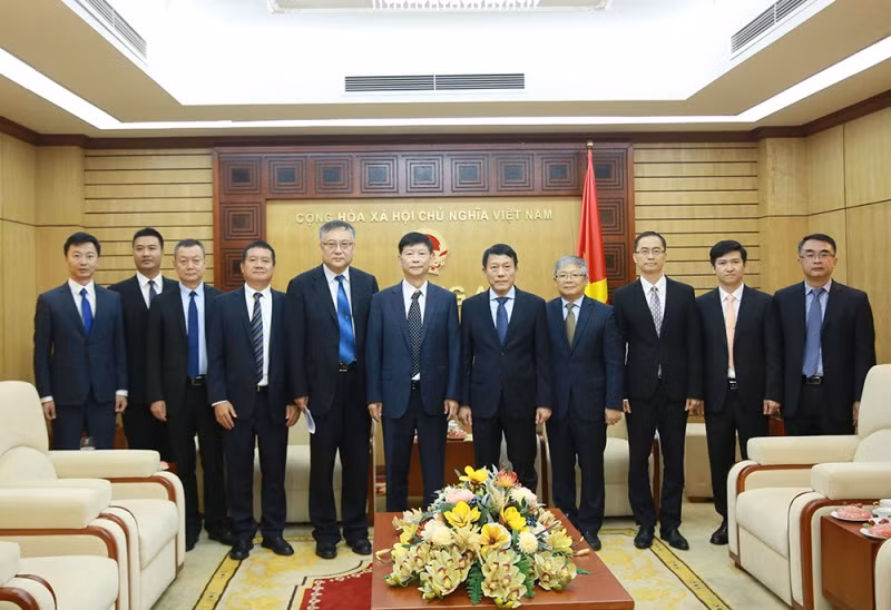 Deputy Minister Luong Tam Quang receives delegation from Legal Affairs Committee of Yunnan province -0