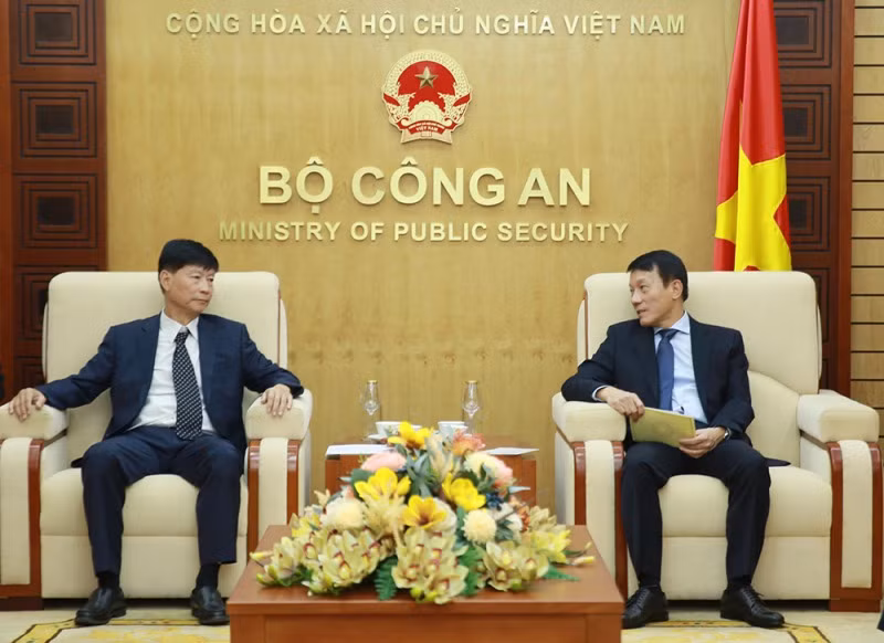 Deputy Minister Luong Tam Quang receives delegation from Legal Affairs Committee of Yunnan province -0