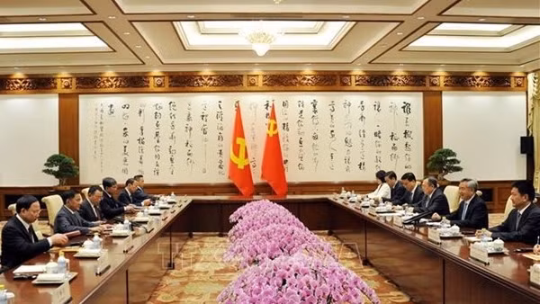 Deputy Minister Le Quoc Hung visits China ảnh 2