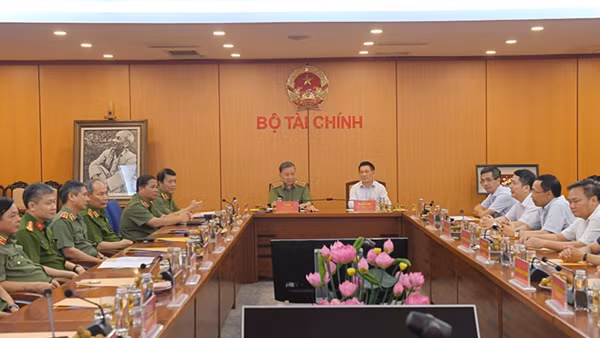 Vietnam acts to combat money laundering, terrorist financing ảnh 3
