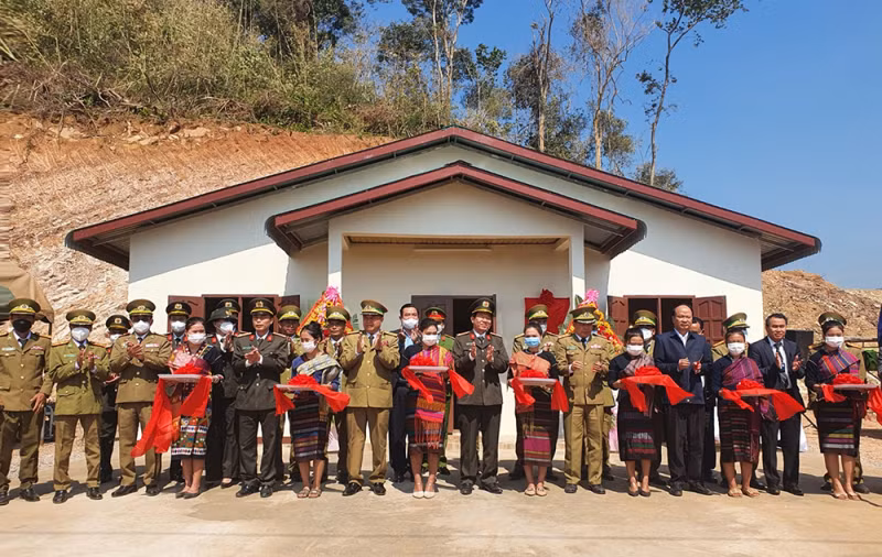 More police stations funded by Vietnam’s Ministry of Public Security handed over to Lao police -0