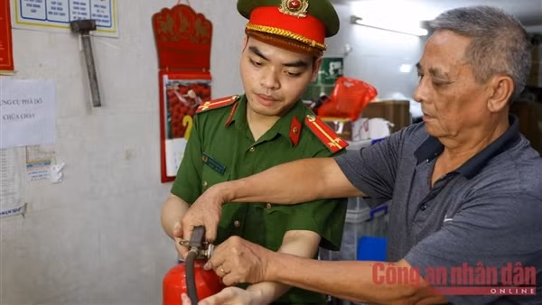 Hanoi police promote “inter-family fire safety group” model ảnh 3