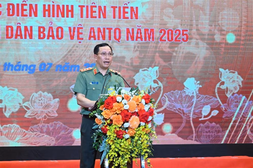 Deputy Minister Le Van Tuyen attends “All People Protecting National Security” Festival in Hanoi -0