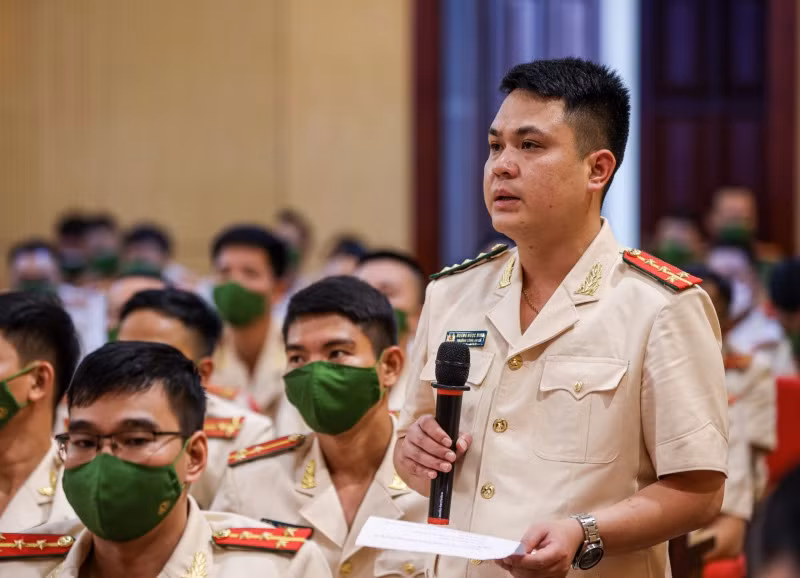 Minister To Lam meets public security youths - 2