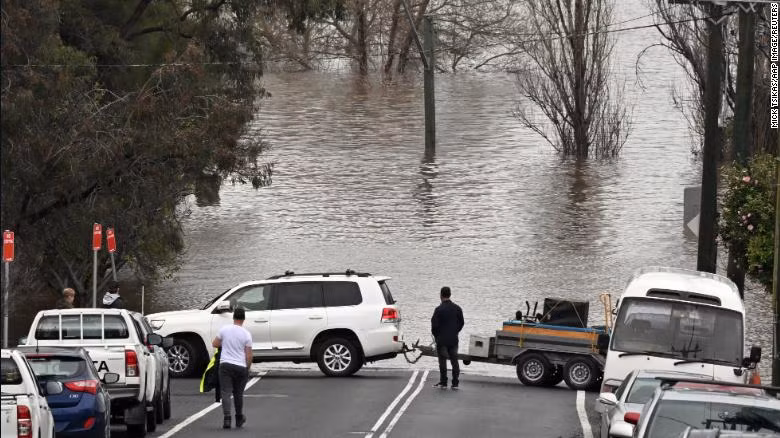 Thousands told to evacuate Sydney, as heavy rains bring 'life threatening emergency' -0