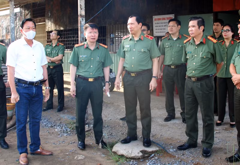 Deputy Minister Le Van Tuyen pays working visit to Kien Giang and An Giang - 0