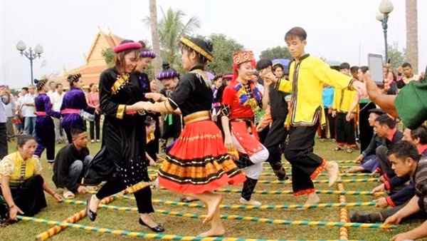 Culture-tourism village hosts activities marking President Ho Chi Minh’s birthday ảnh 2